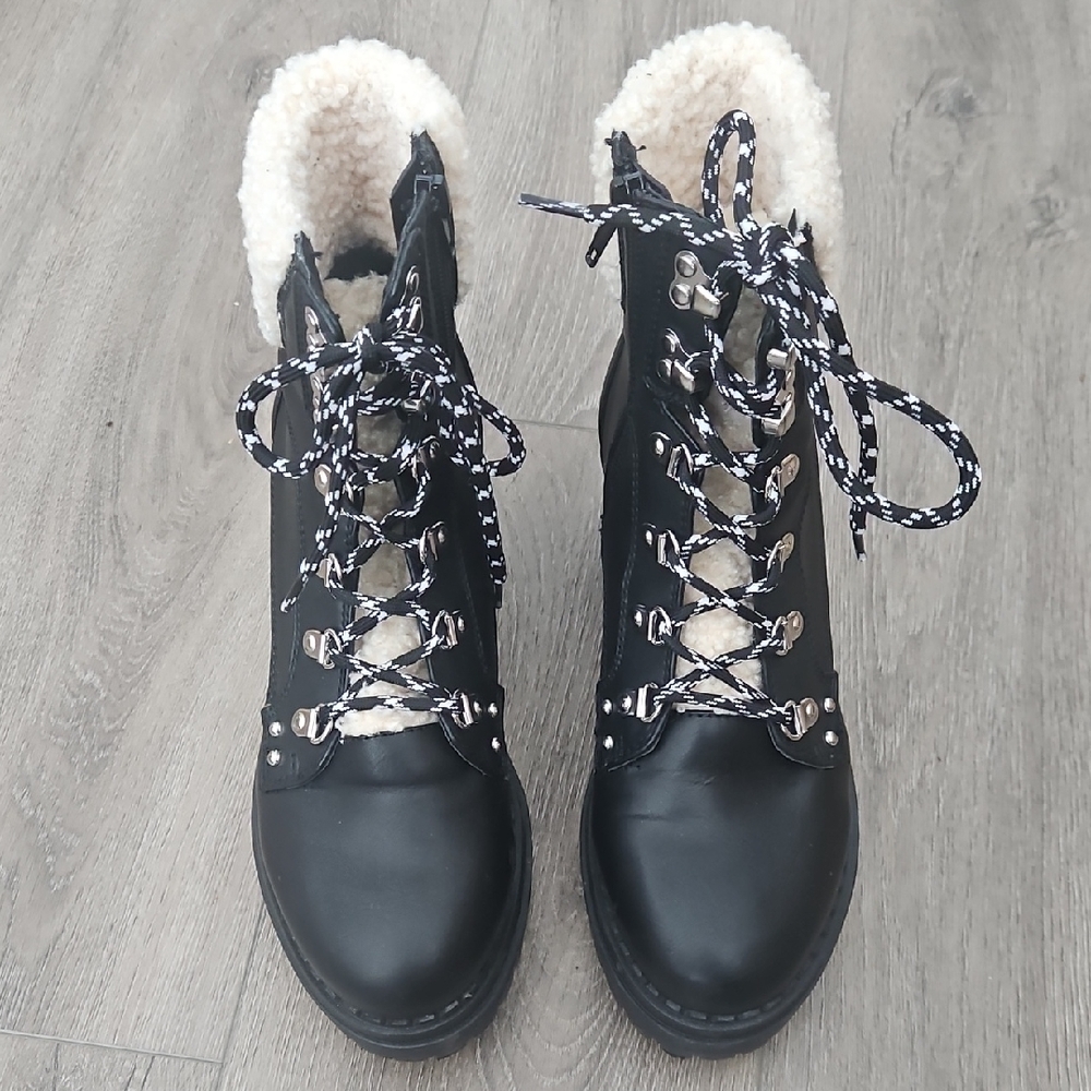 CBG Back Lace-Up Women's Boots With Faux Fur Women Size 8